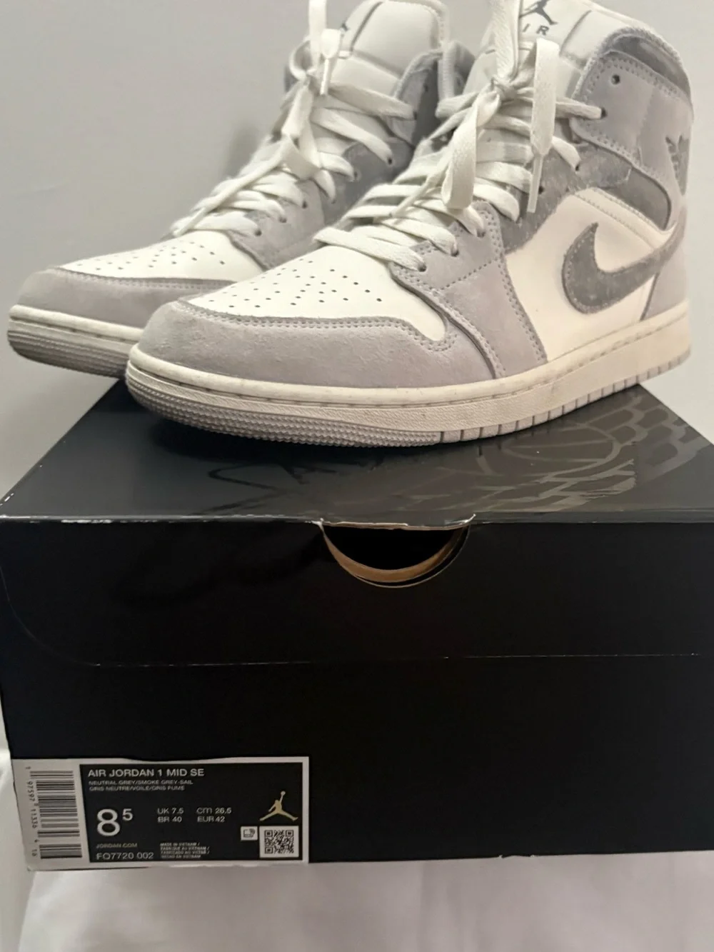 Jordan Air Men’s Jordan 1 Mid SE White & Light Gray Suede